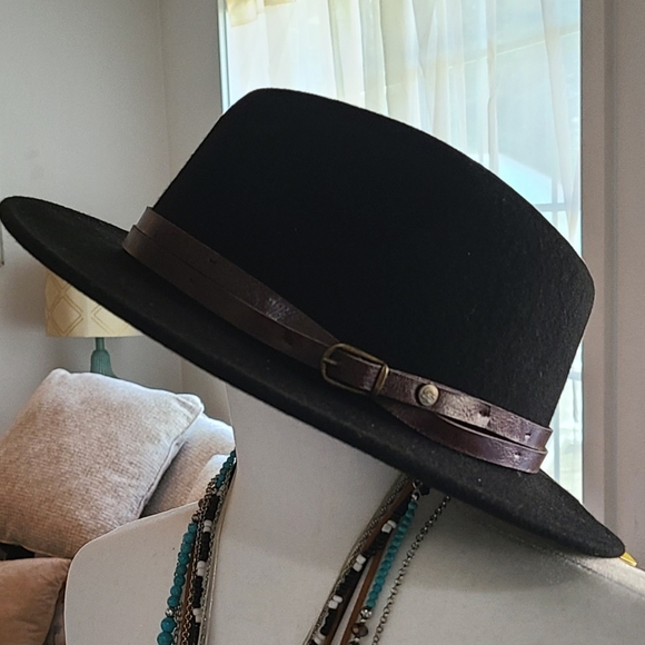New - SUNDAY AFTERNOON- Cute "Carmen" Black Felt Messer Fedora, size M - Picture 2 of 5
